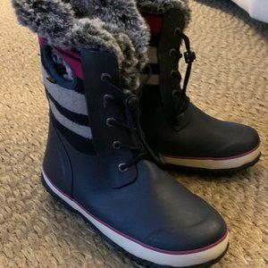 Big Girls' Size 4 (women's size 6) Snow Boots